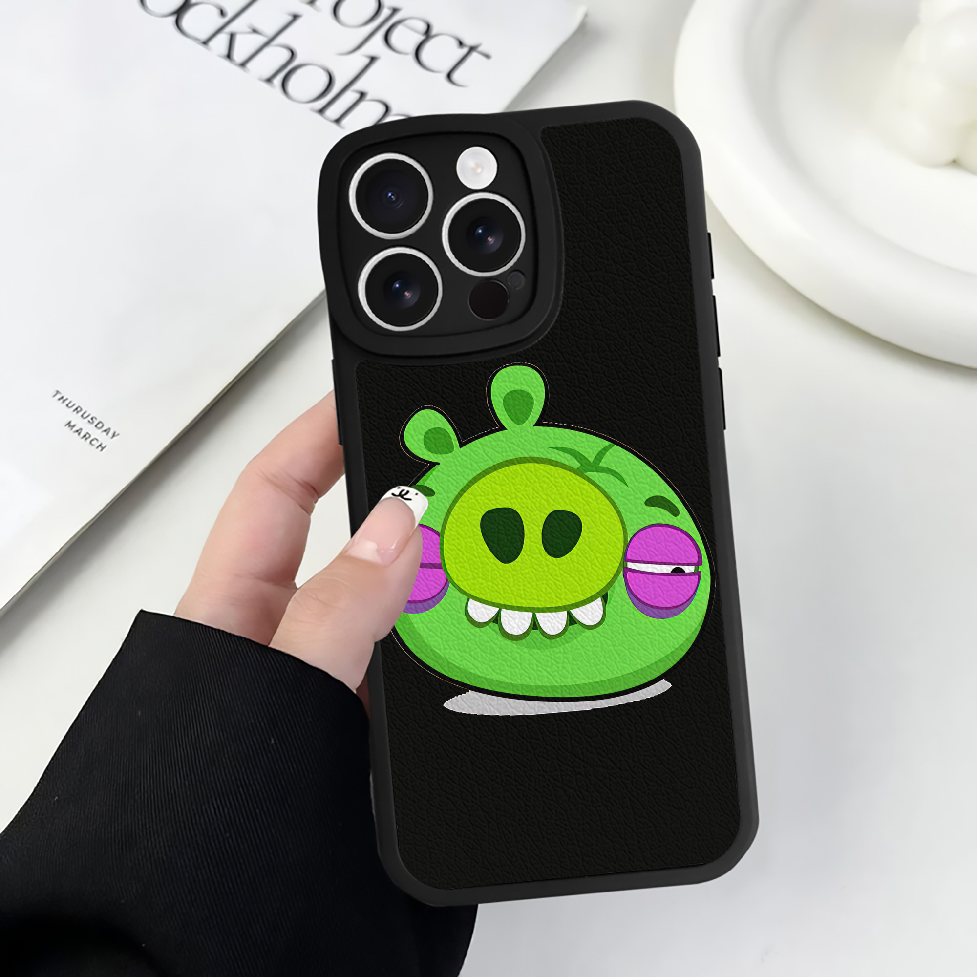 （画像用） Angry Birds アングリーバード 【iPhone 16シリーズ対応】シリコンスマホケース（レザー調） 材質：シリコン